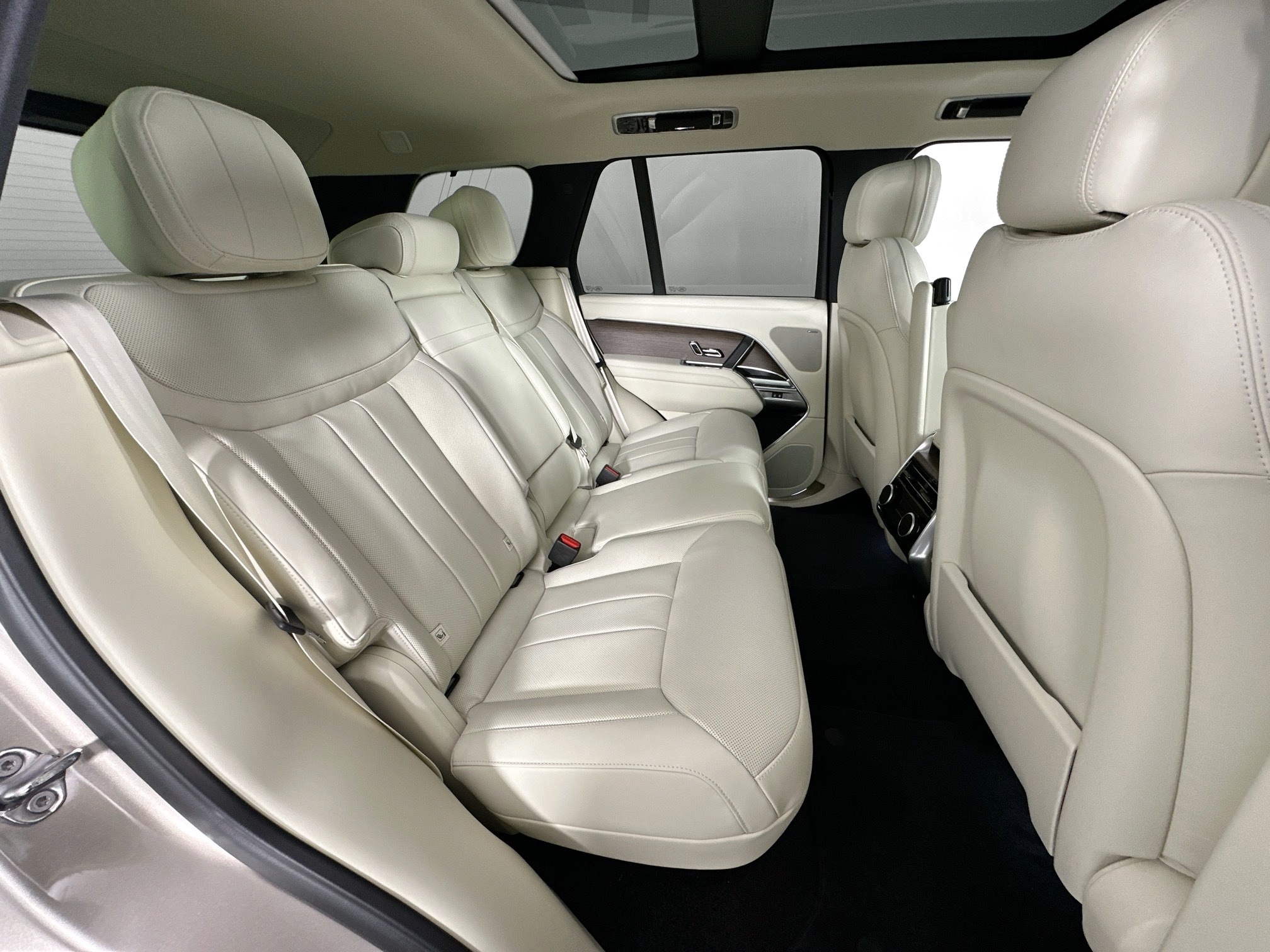 new 2025 Land Rover Range Rover car, priced at $118,305
