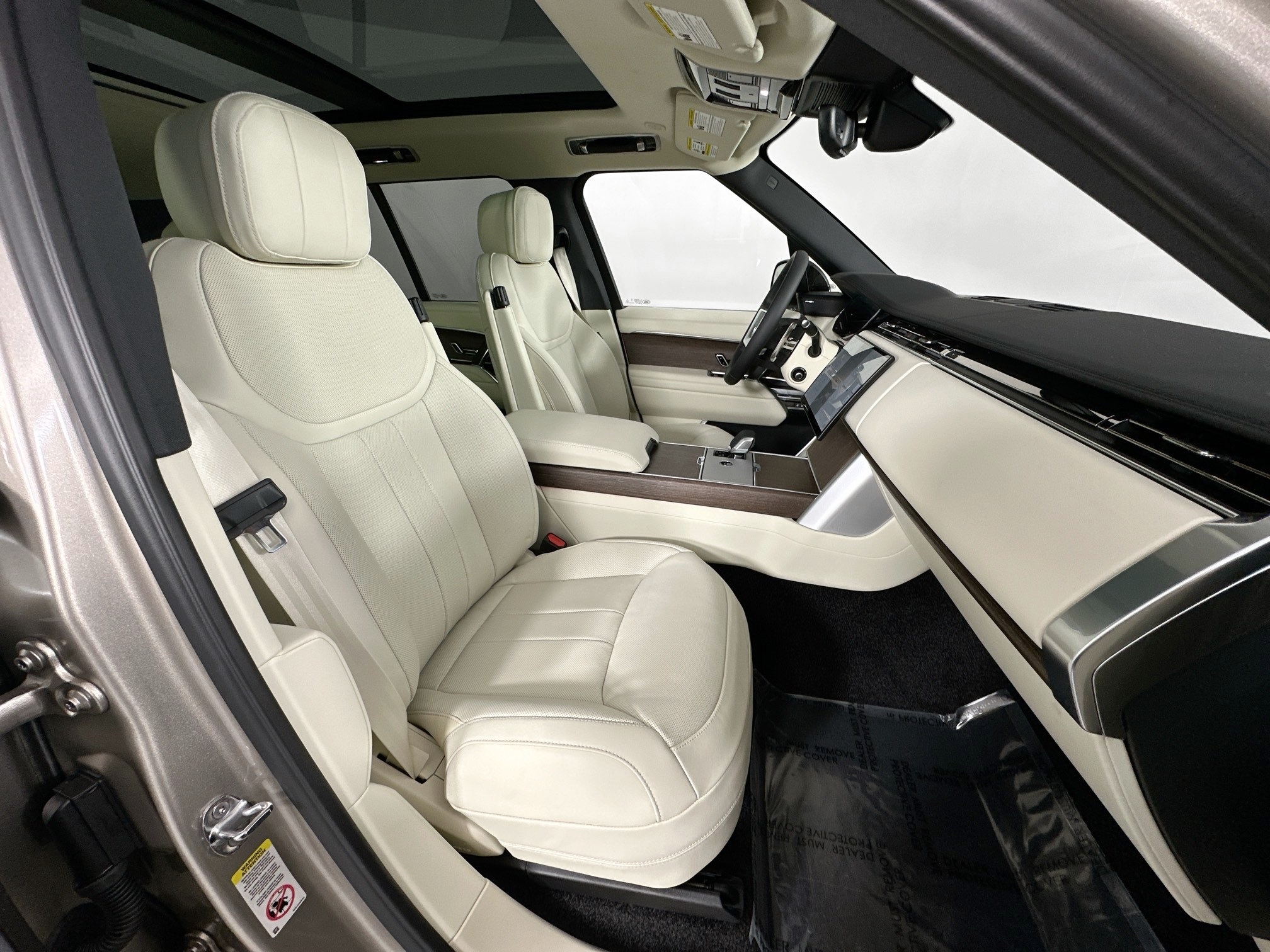 new 2025 Land Rover Range Rover car, priced at $118,305