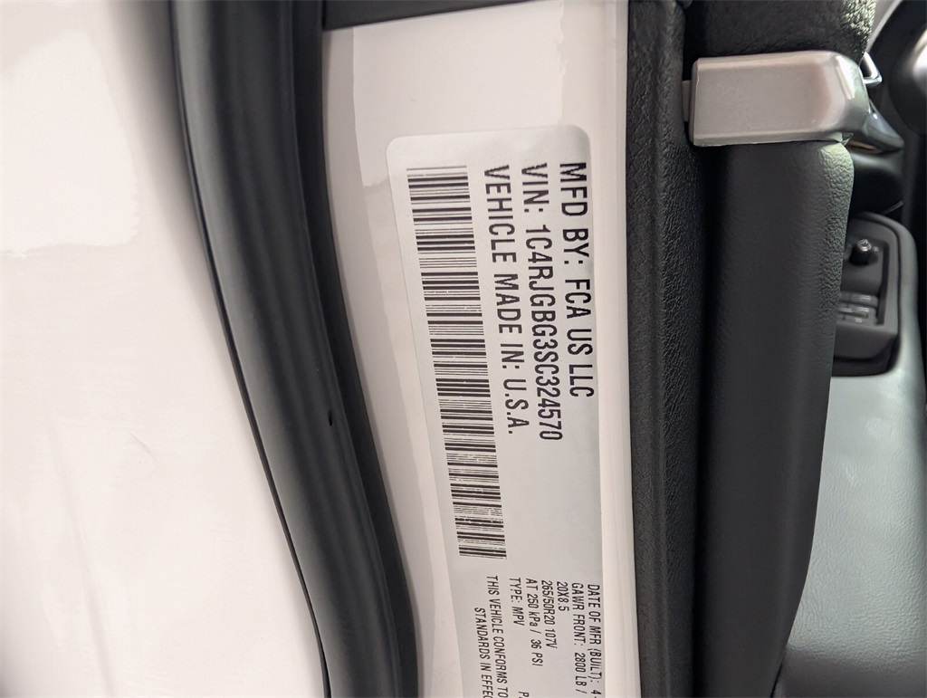 new 2025 Jeep Grand Cherokee car, priced at $43,721