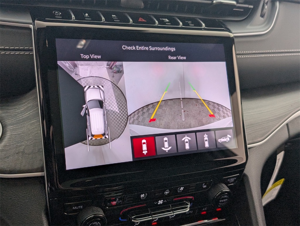 new 2025 Jeep Grand Cherokee car, priced at $43,721