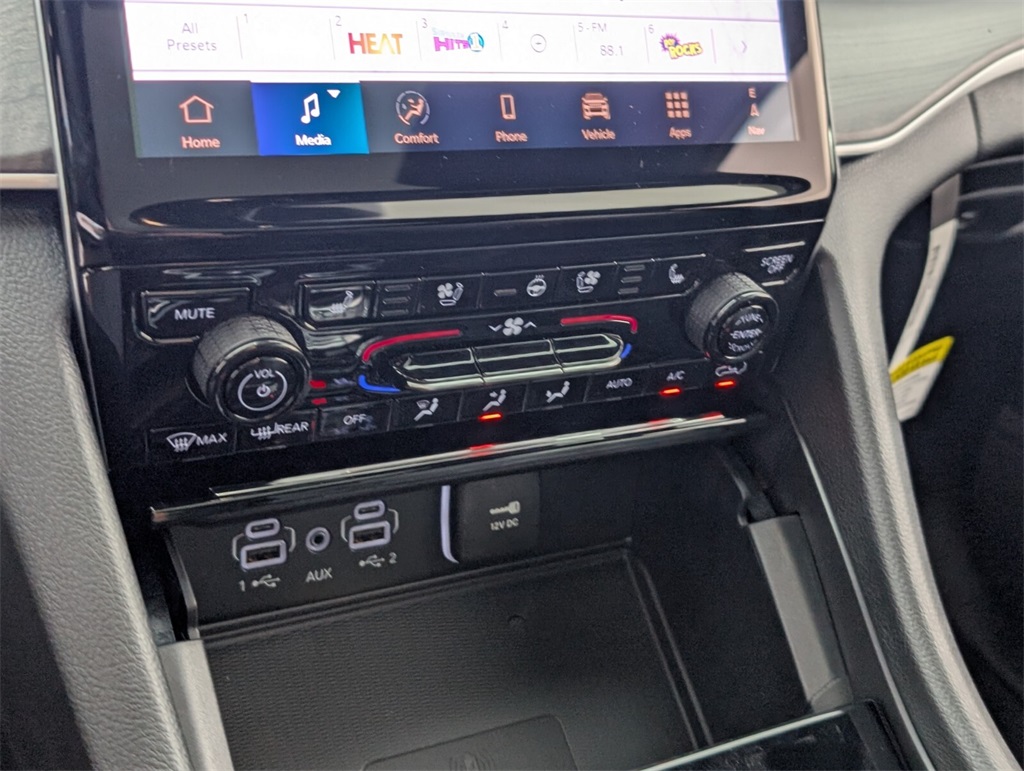 new 2025 Jeep Grand Cherokee car, priced at $43,721