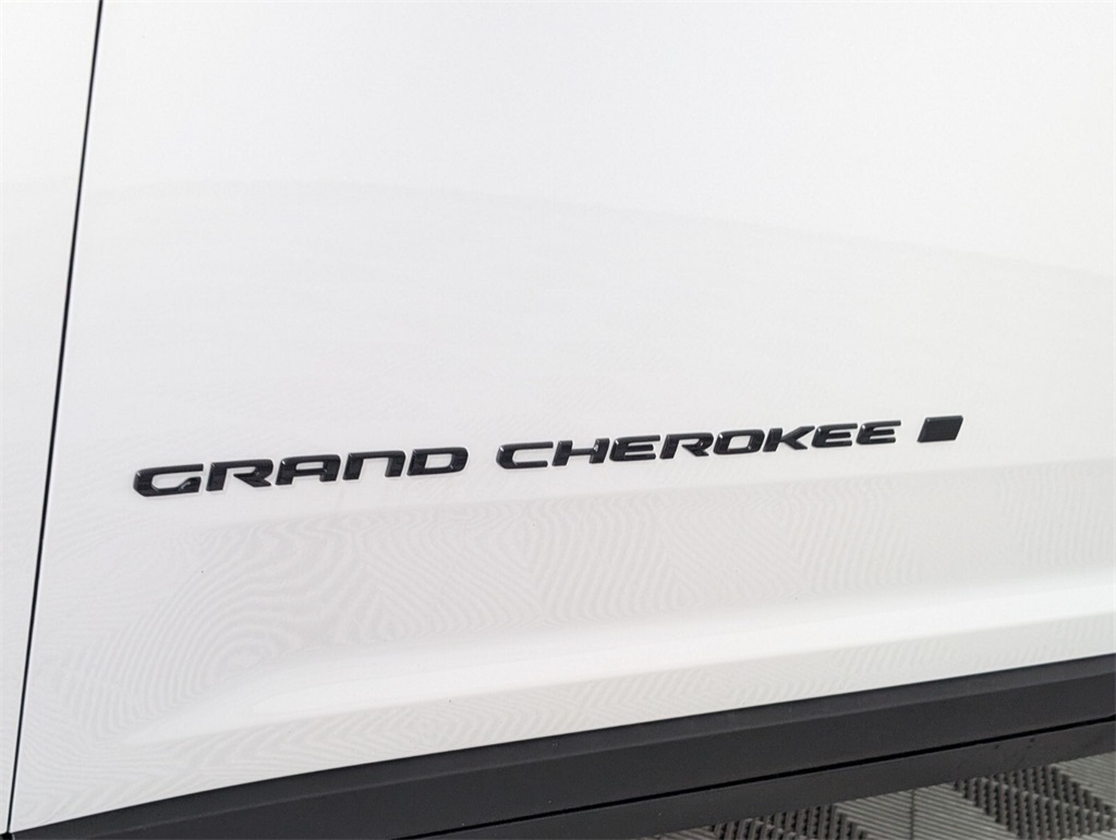 new 2025 Jeep Grand Cherokee car, priced at $43,721