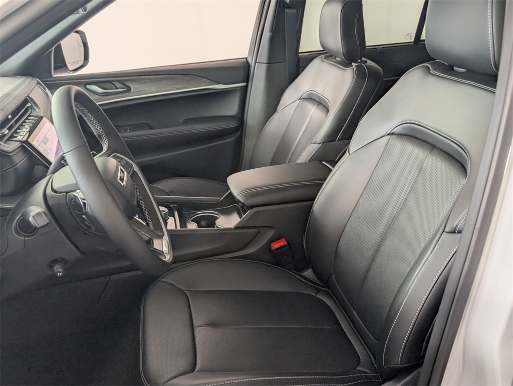 new 2025 Jeep Grand Cherokee car, priced at $43,721