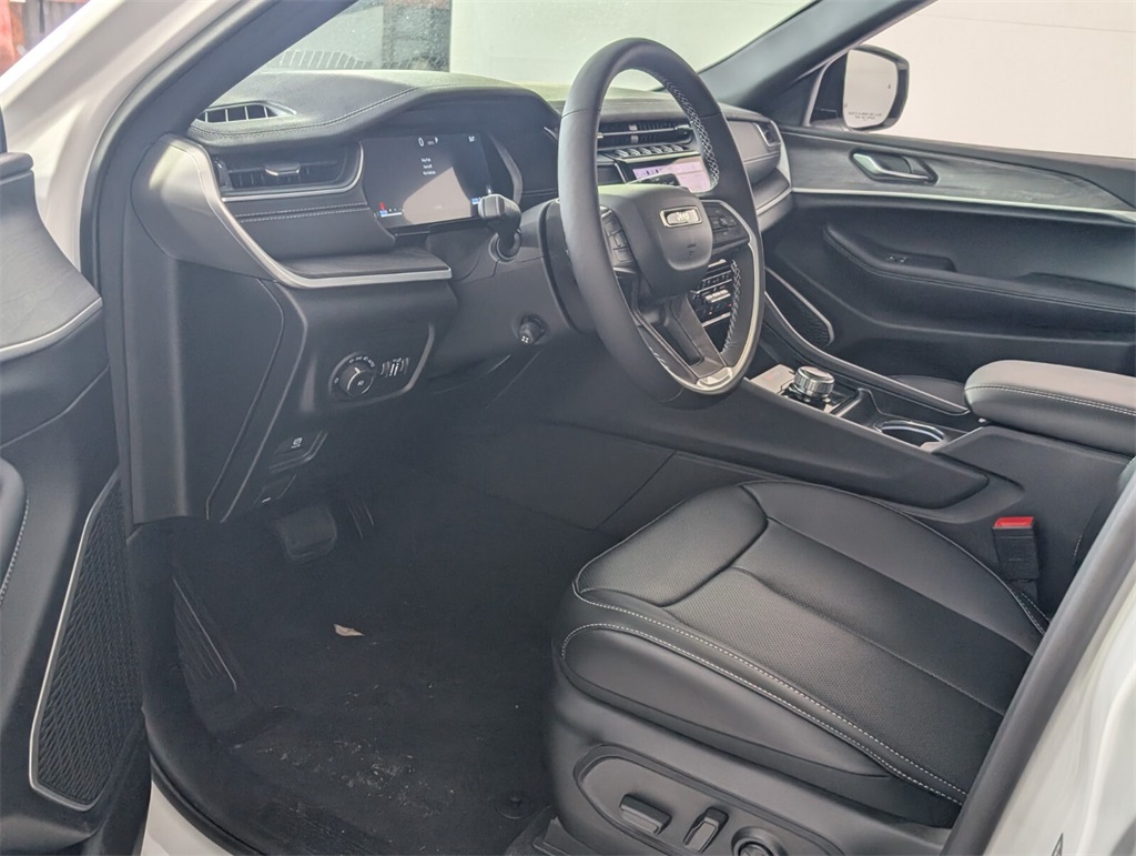 new 2025 Jeep Grand Cherokee car, priced at $43,721