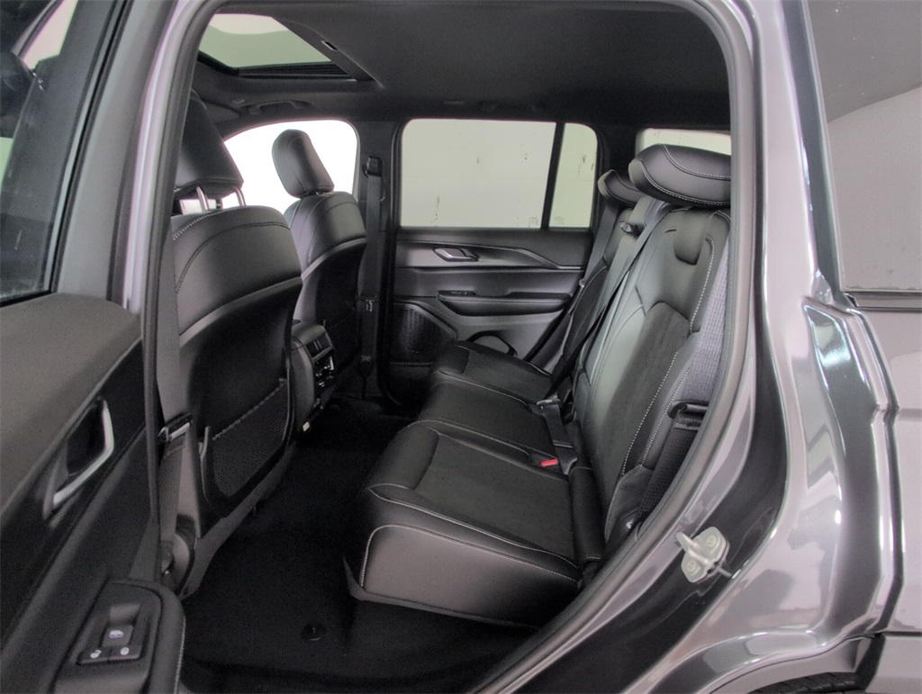 new 2025 Jeep Grand Cherokee car, priced at $35,125