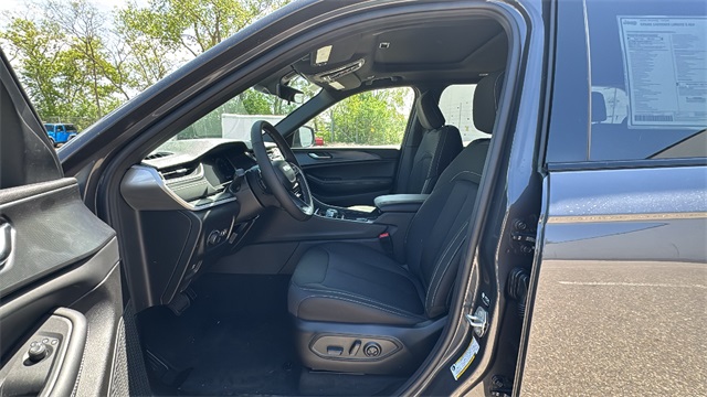 new 2025 Jeep Grand Cherokee car, priced at $42,848