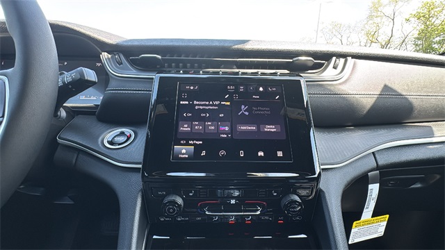 new 2025 Jeep Grand Cherokee car, priced at $42,848