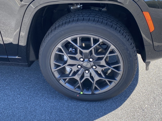 new 2025 Jeep Grand Cherokee car, priced at $59,672