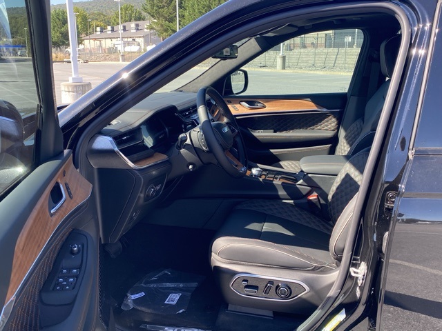 new 2025 Jeep Grand Cherokee car, priced at $59,672