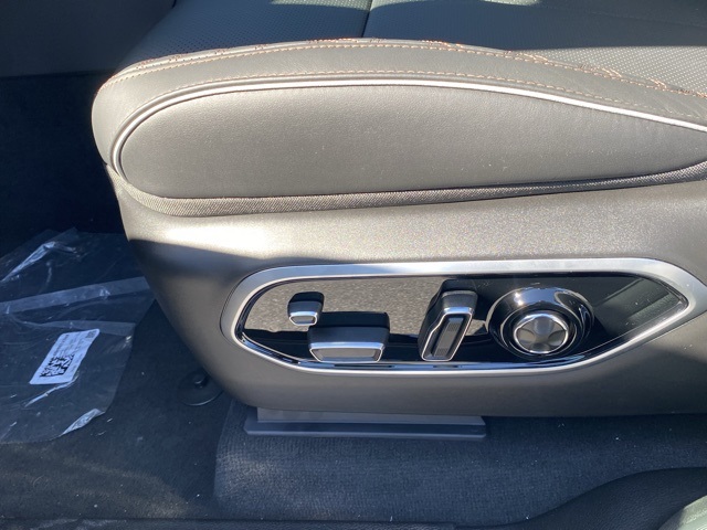 new 2025 Jeep Grand Cherokee car, priced at $59,672