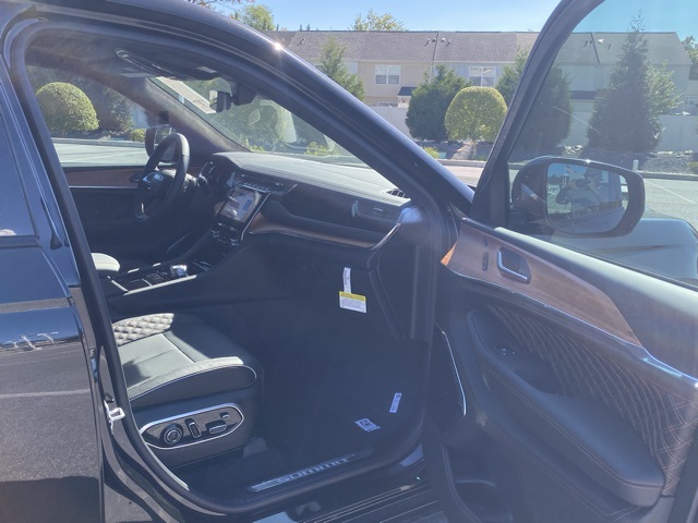 new 2025 Jeep Grand Cherokee car, priced at $59,672