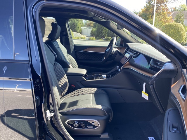 new 2025 Jeep Grand Cherokee car, priced at $59,672