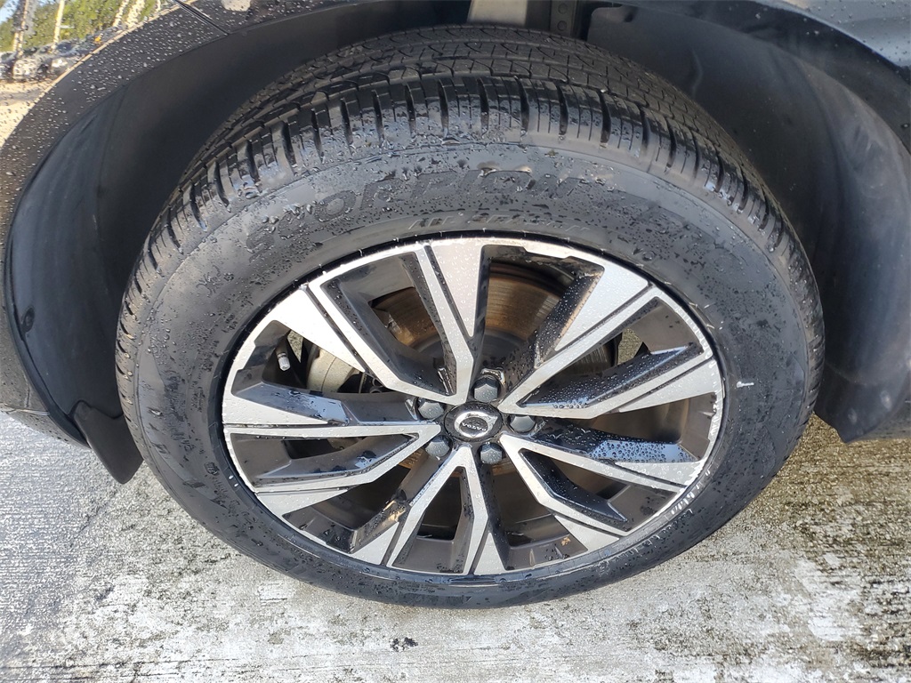 used 2023 Volvo XC60 car, priced at $30,995