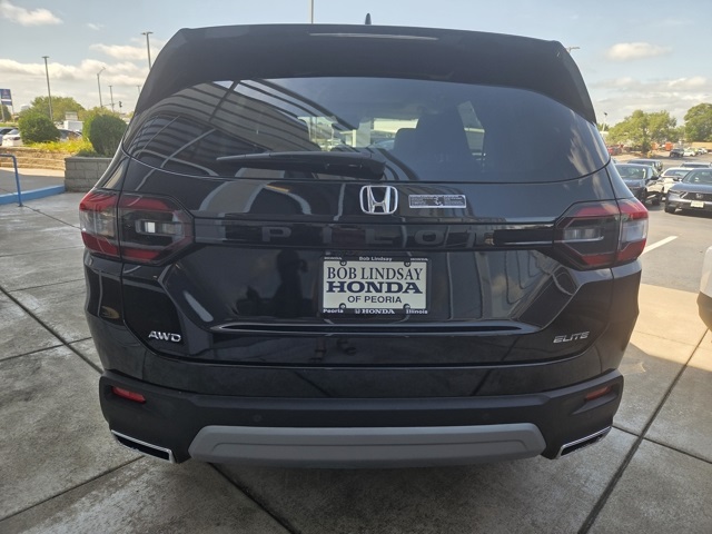 new 2025 Honda Pilot car, priced at $55,260