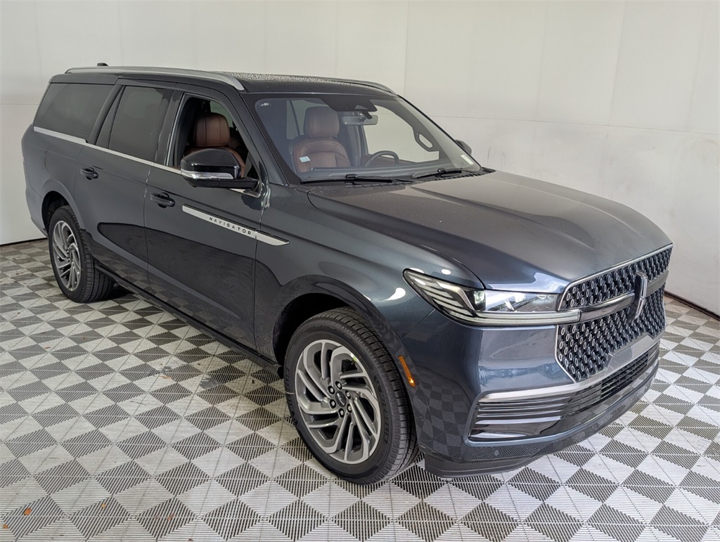 new 2025 Lincoln Navigator car, priced at $105,930