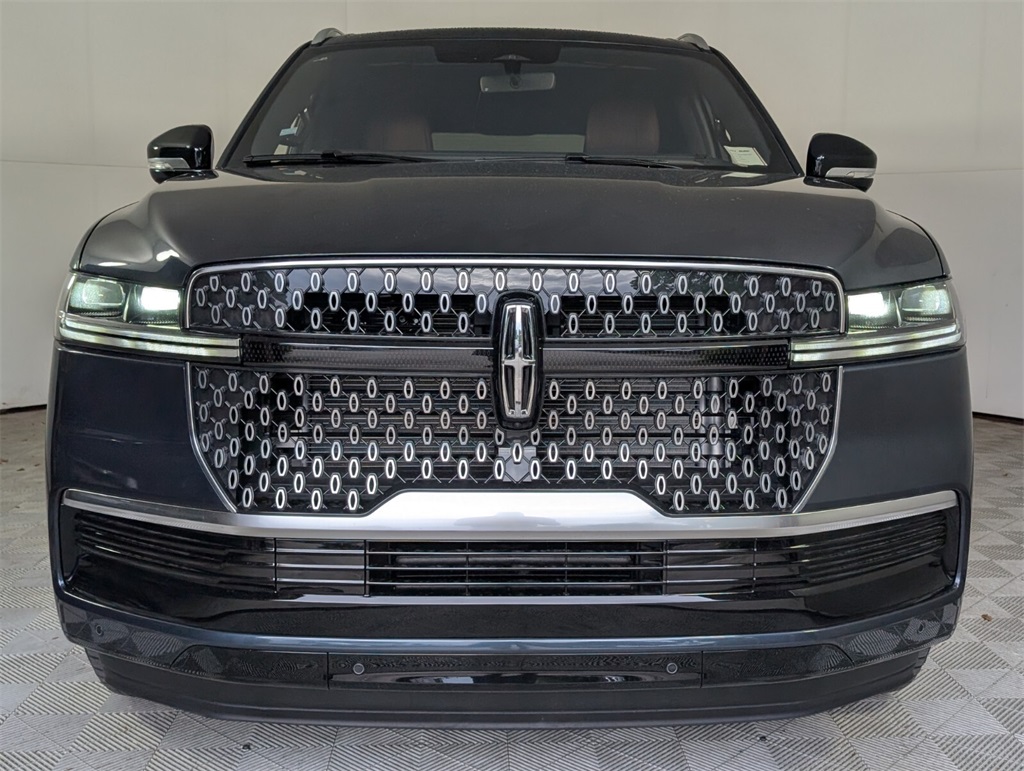 new 2025 Lincoln Navigator car, priced at $105,930