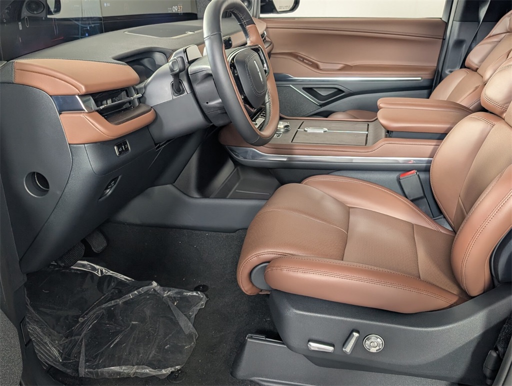 new 2025 Lincoln Navigator car, priced at $105,930