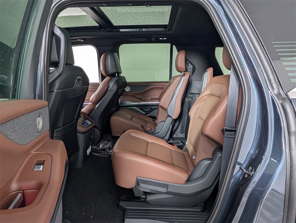new 2025 Lincoln Navigator car, priced at $105,930