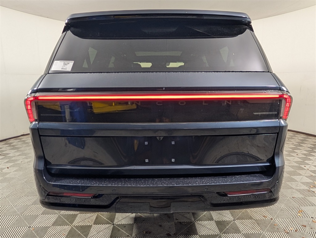 new 2025 Lincoln Navigator car, priced at $105,930