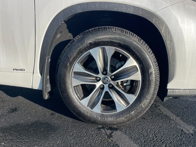 used 2022 Toyota Highlander Hybrid car, priced at $36,983