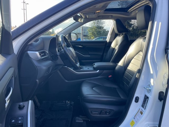 used 2022 Toyota Highlander Hybrid car, priced at $36,983