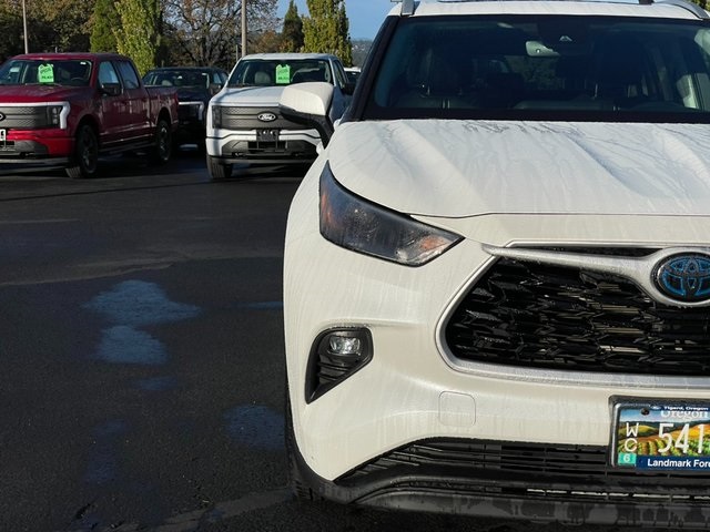 used 2022 Toyota Highlander Hybrid car, priced at $36,983