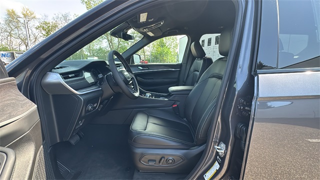 new 2025 Jeep Grand Cherokee L car, priced at $48,215