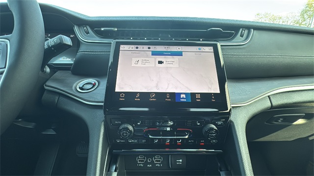 new 2025 Jeep Grand Cherokee L car, priced at $48,215