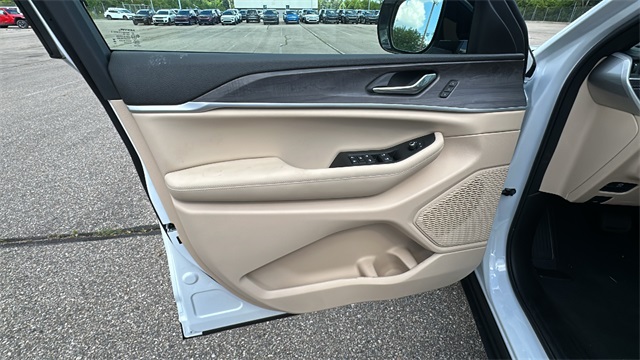 new 2025 Jeep Grand Cherokee car, priced at $45,381