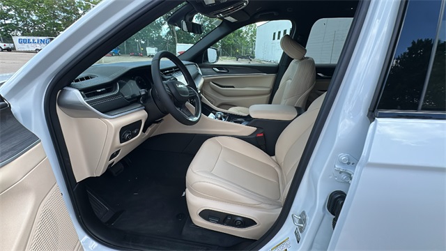 new 2025 Jeep Grand Cherokee car, priced at $45,381