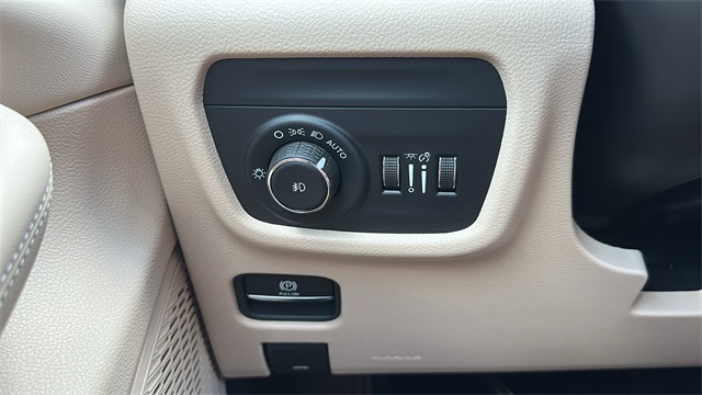 new 2025 Jeep Grand Cherokee car, priced at $45,381