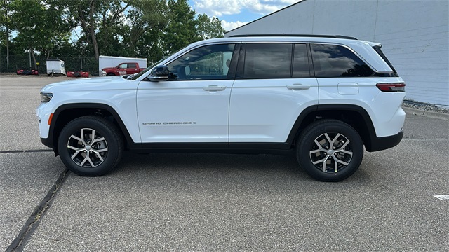 new 2025 Jeep Grand Cherokee car, priced at $45,381