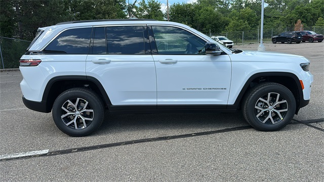 new 2025 Jeep Grand Cherokee car, priced at $45,381