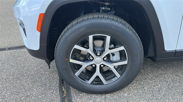 new 2025 Jeep Grand Cherokee car, priced at $45,381