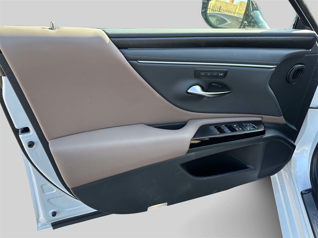 new 2025 Lexus ES car, priced at $50,315