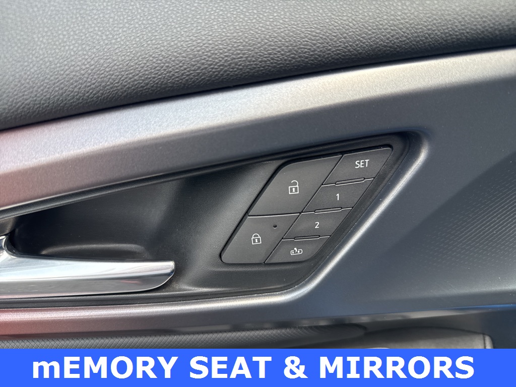 used 2025 Chevrolet Equinox EV car, priced at $33,900
