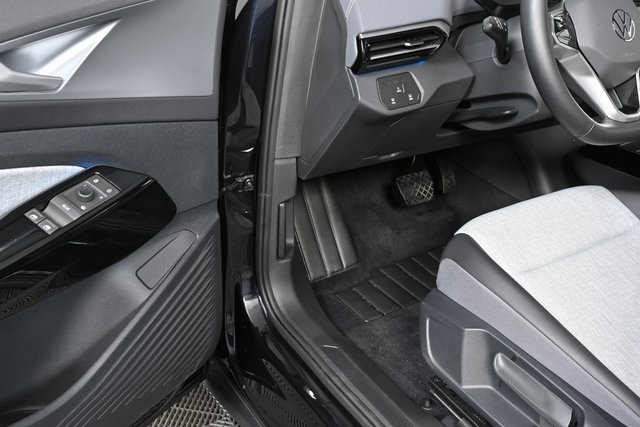 used 2024 Volkswagen ID.4 car, priced at $23,300