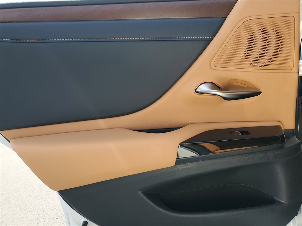 new 2025 Lexus ES car, priced at $50,914