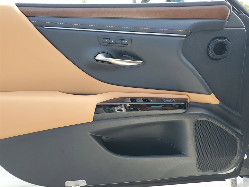 new 2025 Lexus ES car, priced at $50,914