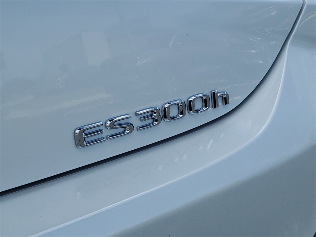 new 2025 Lexus ES car, priced at $50,914