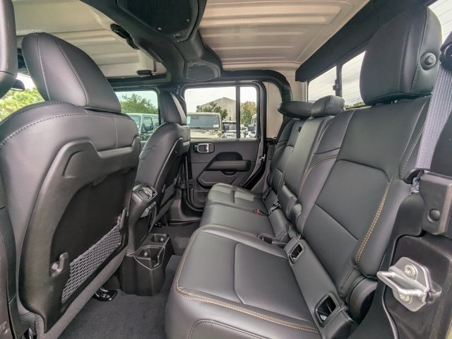 new 2025 Jeep Gladiator car, priced at $43,280