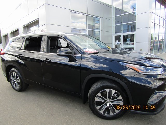 used 2021 Toyota Highlander car, priced at $33,499