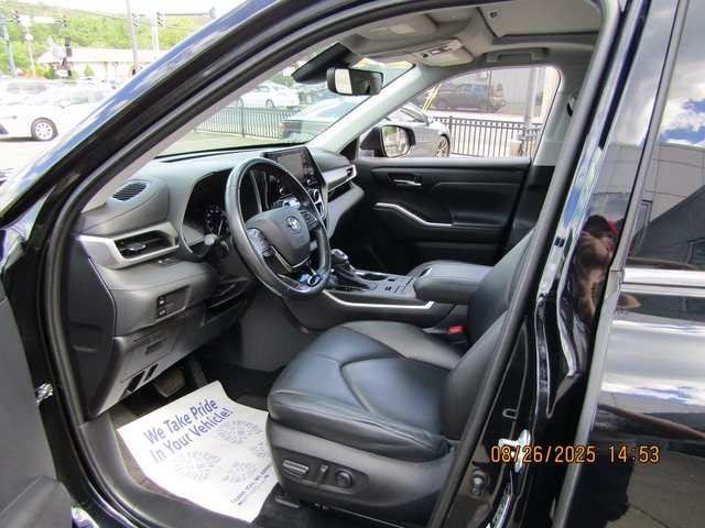 used 2021 Toyota Highlander car, priced at $33,499