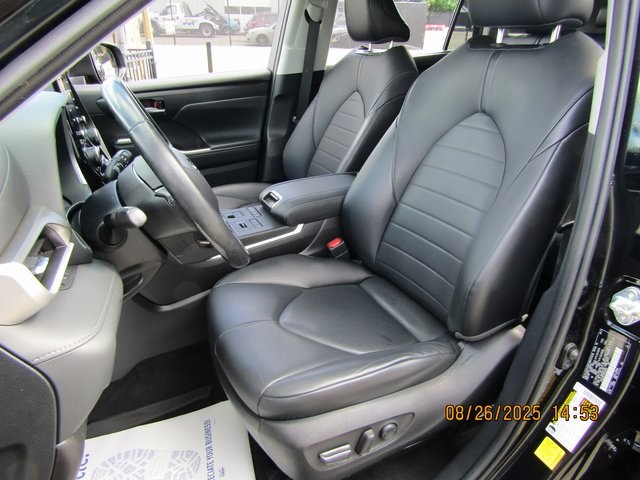 used 2021 Toyota Highlander car, priced at $33,499