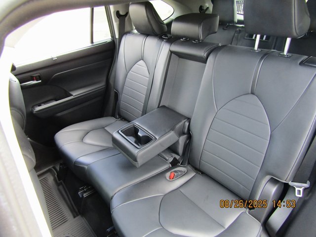 used 2021 Toyota Highlander car, priced at $33,499