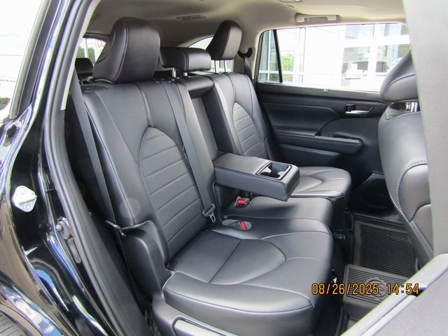 used 2021 Toyota Highlander car, priced at $33,499