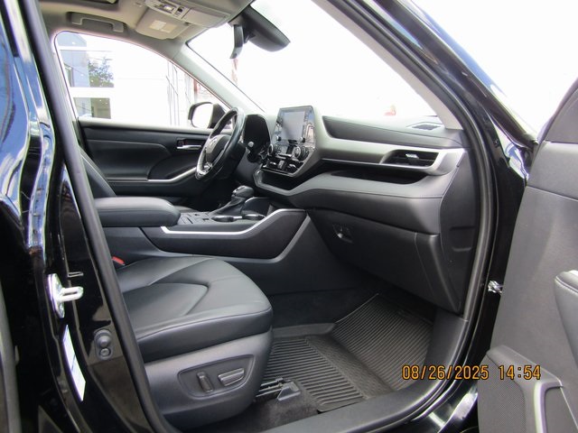 used 2021 Toyota Highlander car, priced at $33,499