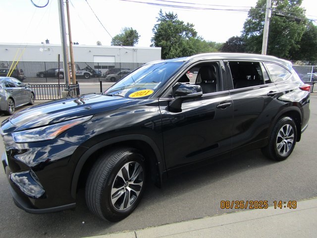 used 2021 Toyota Highlander car, priced at $33,499