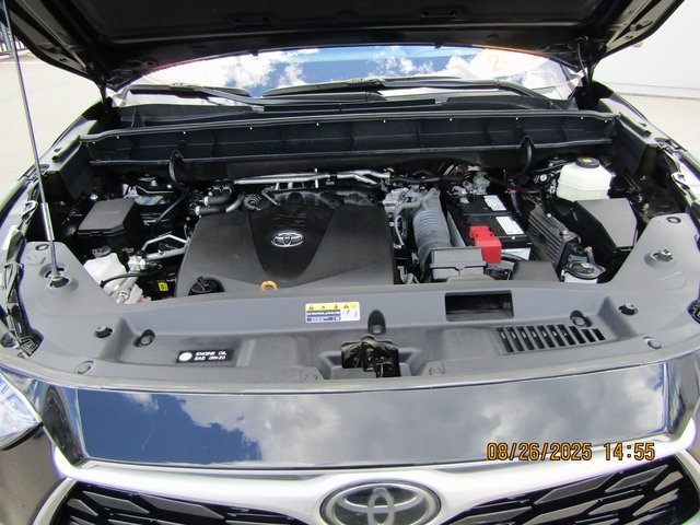 used 2021 Toyota Highlander car, priced at $33,499