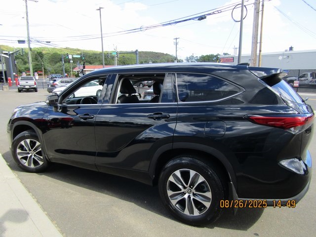 used 2021 Toyota Highlander car, priced at $33,499